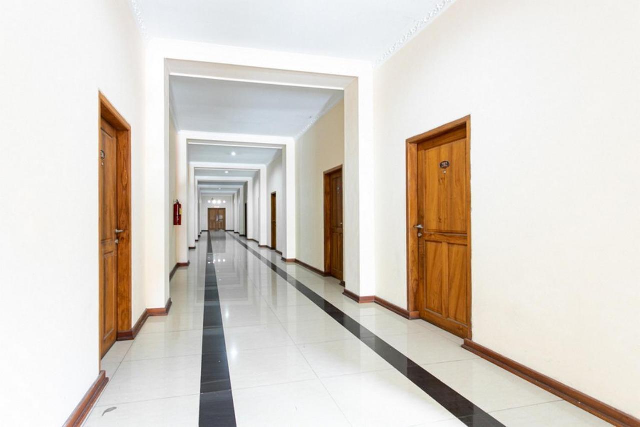 Reddoorz Plus Near Alun Alun Karanganyar Solo Esterno foto
