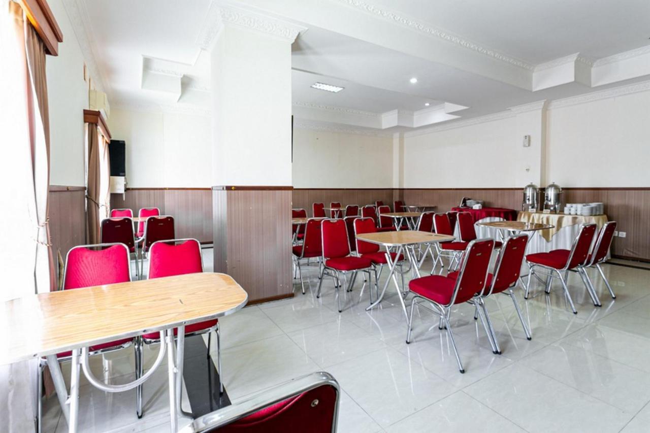 Reddoorz Plus Near Alun Alun Karanganyar Solo Esterno foto